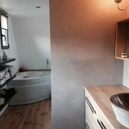 Camelia Villa Bayeux